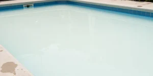 couleur eau piscine blanche